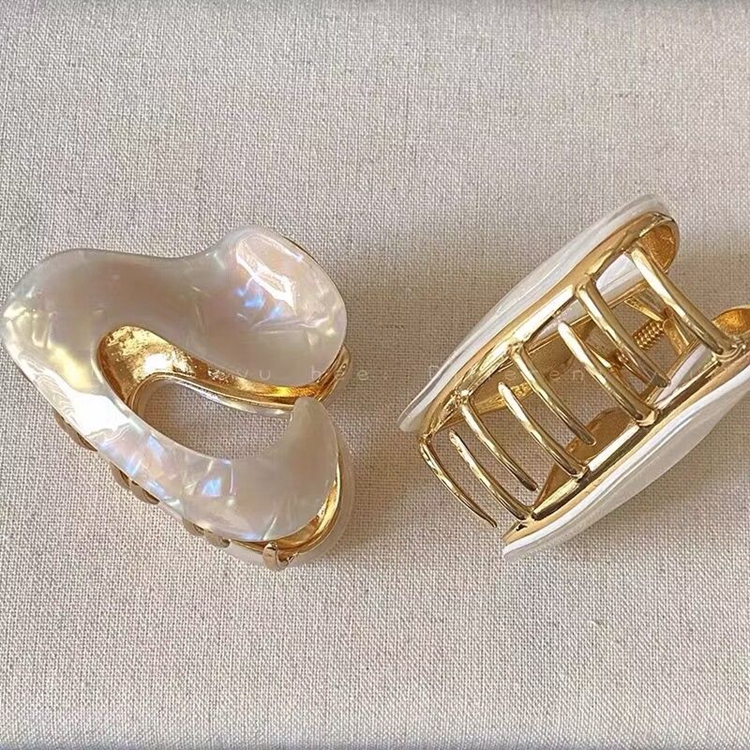 Small Hair Claws - Image 3